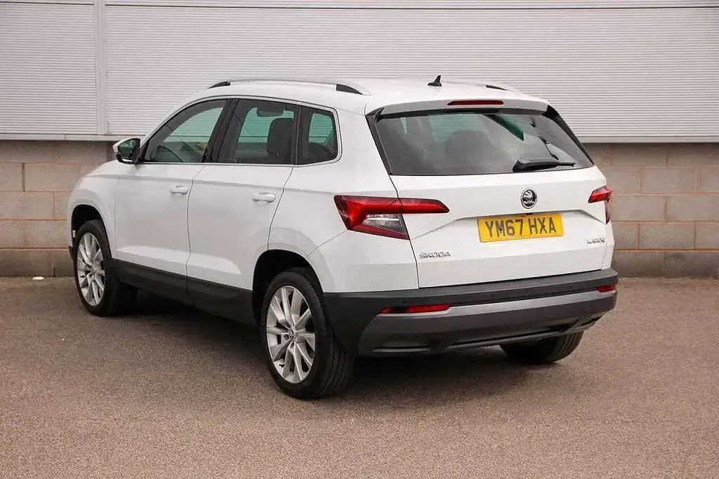Used Skoda Karoq SE L 150 HP (110 kW) 2018 White SUV