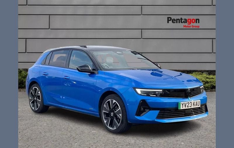 Blue Used 2023 Vauxhall Astra Ultimate Hatchback | £19,995 (Super price) - Image 1/4