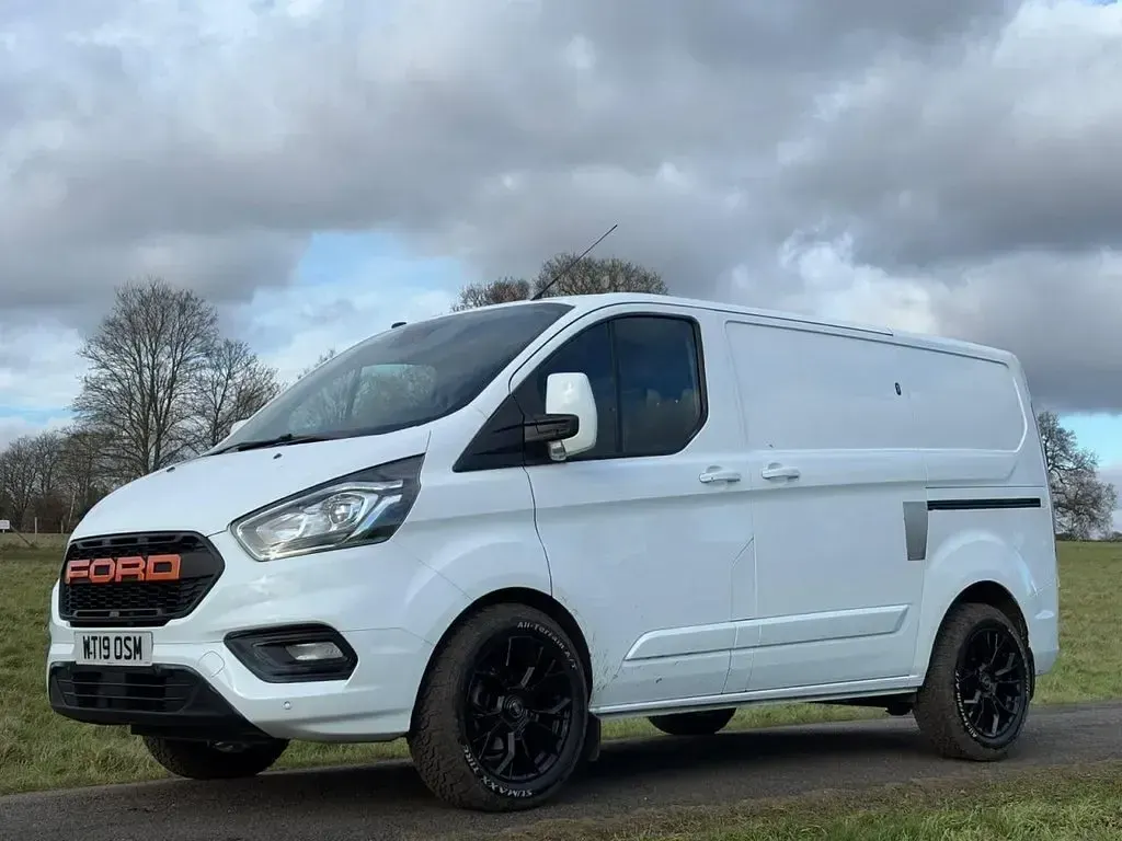 Used Ford Transit Custom Limited 130 HP (95 kW) 2019 White Van