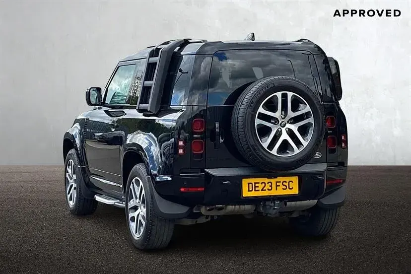 Begagnad Land Rover Defender SE Dynamic 249 HK (183 kW) 2023 Svart SUV