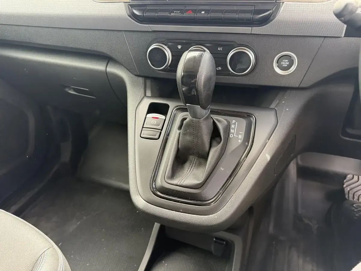 Used Nissan Townstar Tekna 89 kW (122 HP) 2023 White