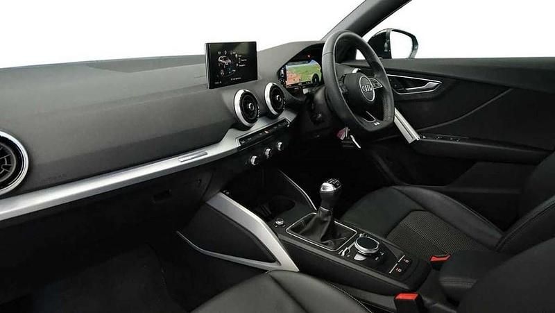 Begagnad Audi Q2 Black Edition 2023 SUV