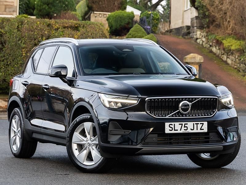 Black New 2025 Volvo XC40 Core SUV | £29,998 (Super price) - Image 1/4
