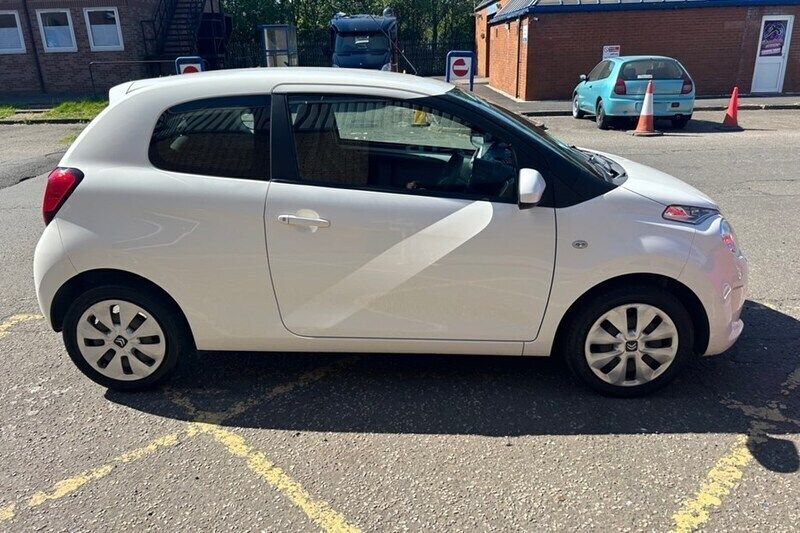 White Used 2015 Citroën C1 Feel Hatchback | £3,990 (Good price) - Image 1/1