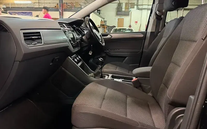 Used VW Touran SE 110 HP (80 kW) 2015 Black MPV