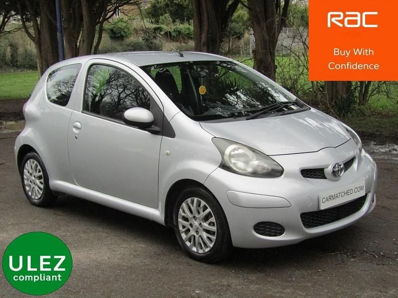 Used Toyota Aygo Platinum 67 HP (49 kW) 2010 Silver Hatchback