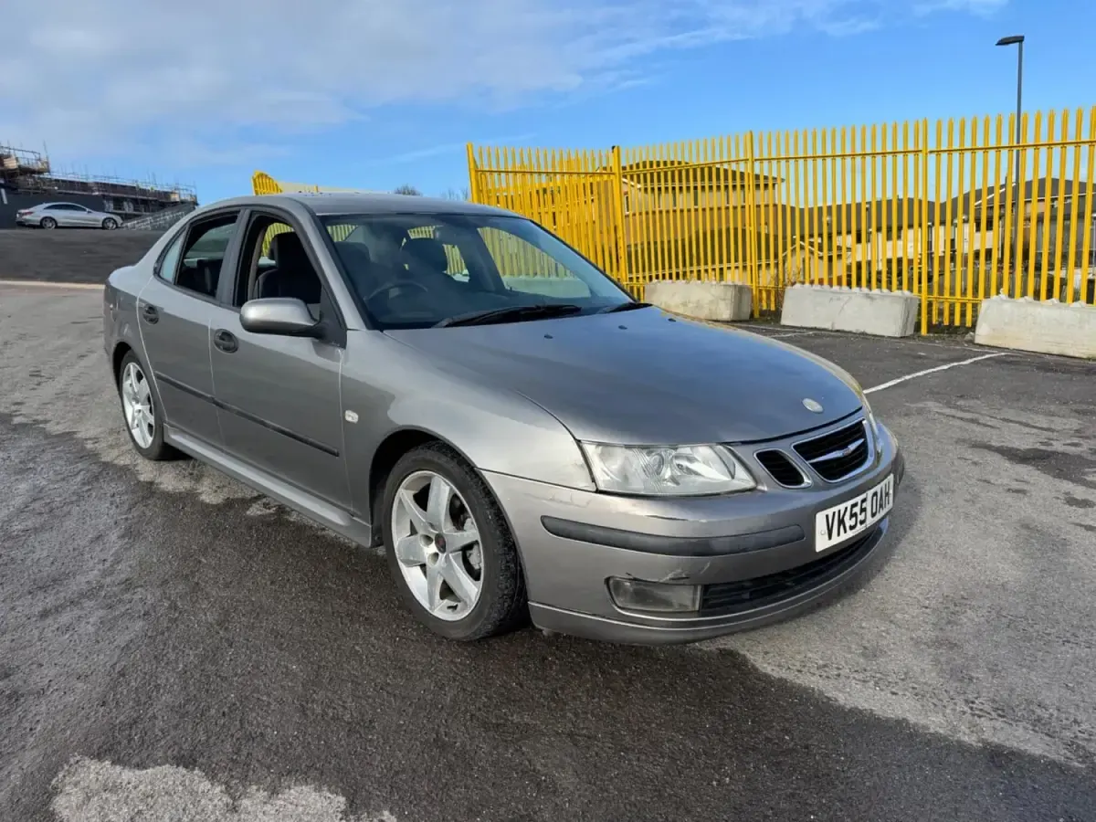 Begagnad Saab 9-3 Vector 2005 Grå Sedan