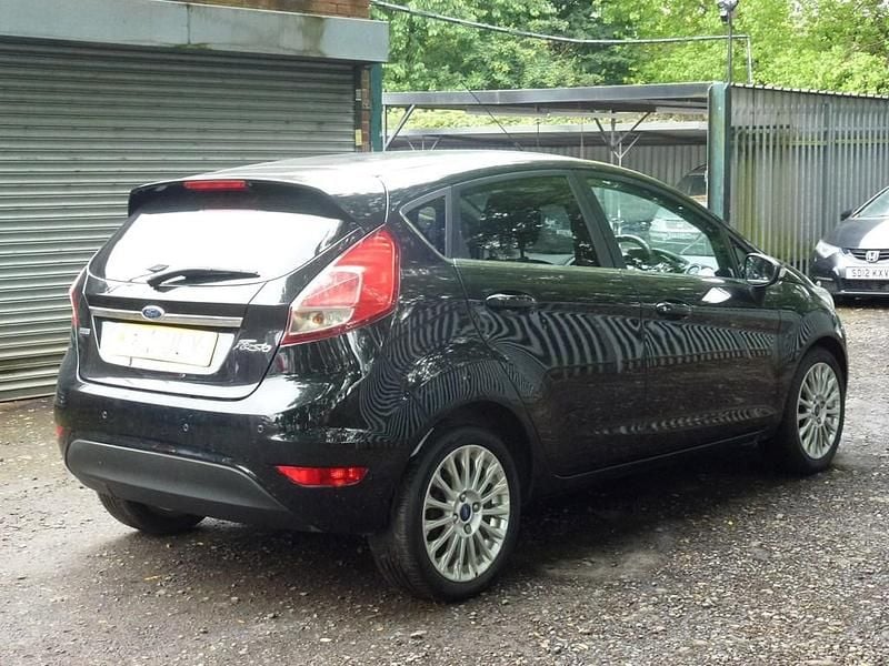 Used Ford Fiesta Titanium 100 HP (73 kW) 2013 Black Hatchback