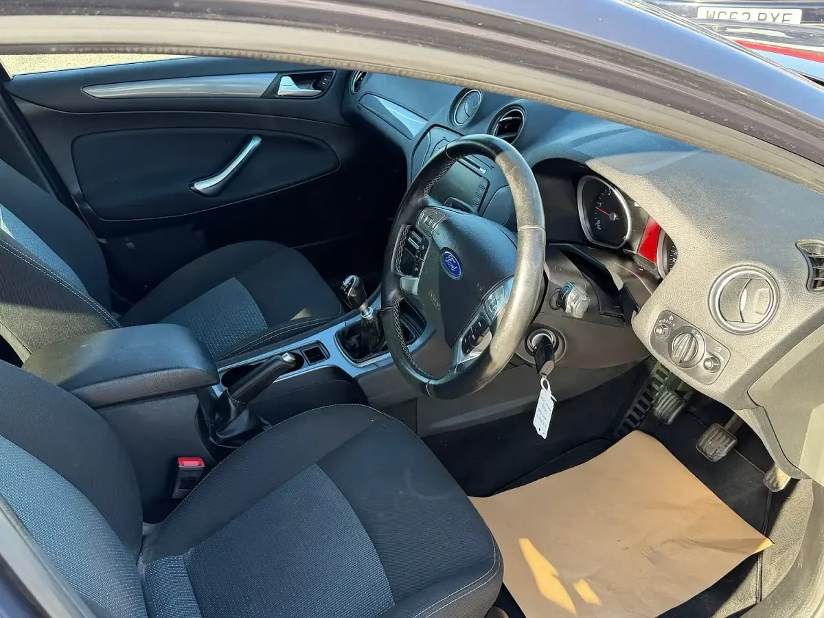 Used Ford Mondeo Business Edition 2014 Grey Hatchback