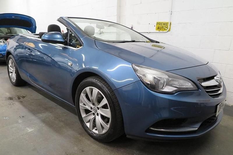 Used Vauxhall Cascada 170 HP (125 kW) 2014 Blue Cabriolet
