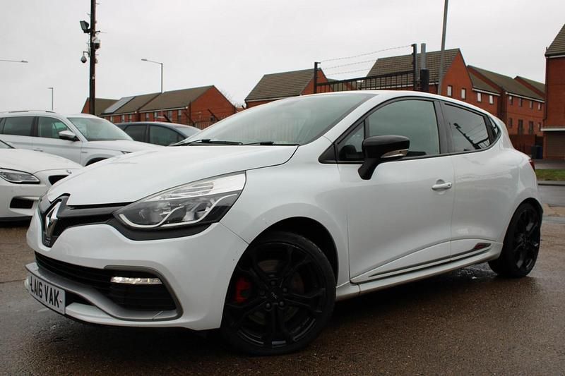 Used Renault Clio IV 200 HP (147 kW) 2016 White Hatchback