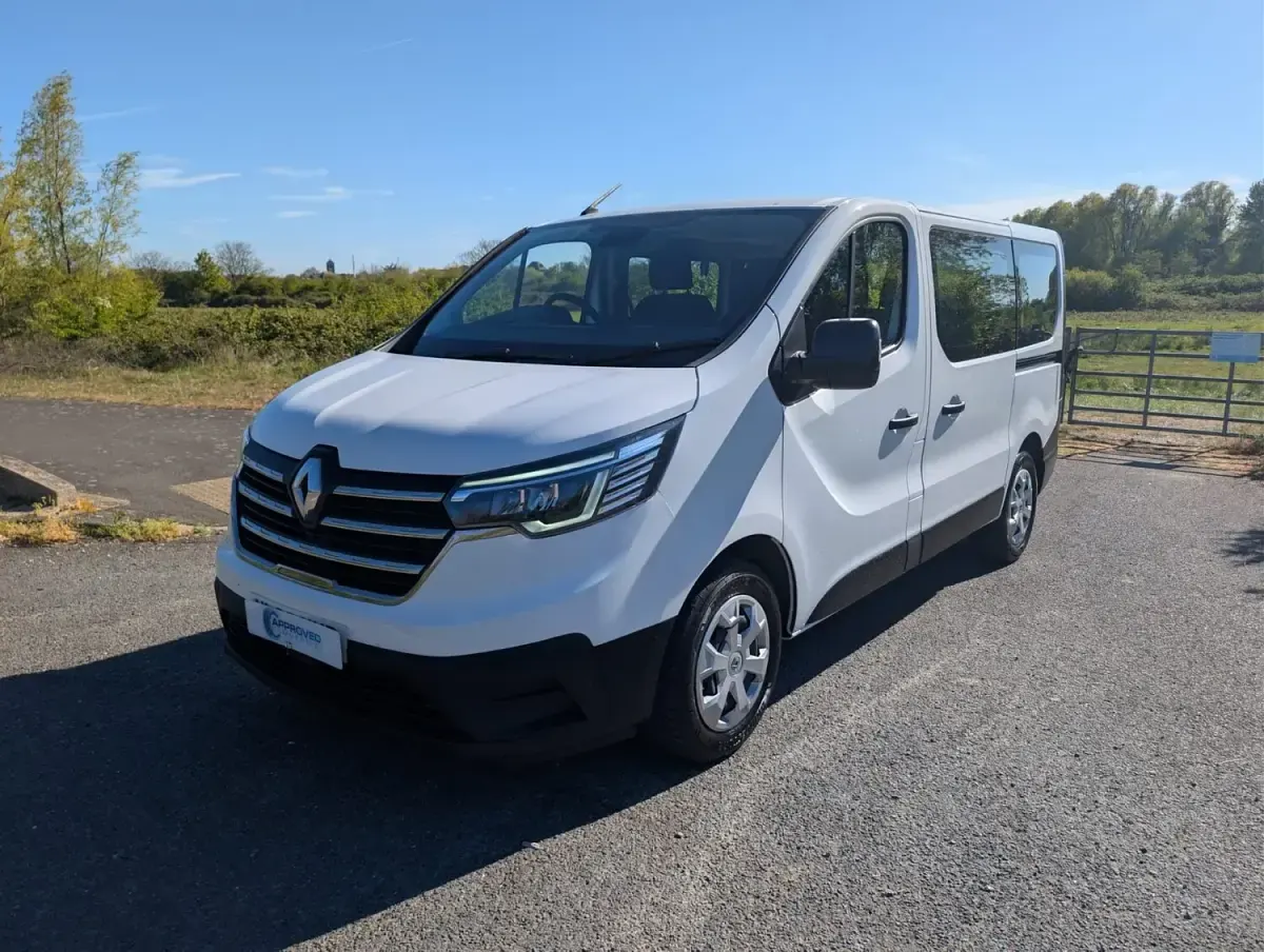 Used Renault Trafic Business 145 HP (106 kW) 2023 White MPV