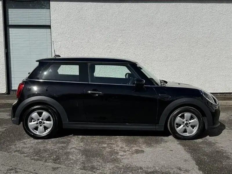 Begagnad Mini Cooper Classic 134 HK (98 kW) 2021 Svart Halvkombi
