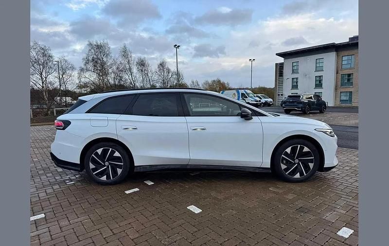 Used VW ID.7 Pro 210 kW (286 HP) 2025 White Estate