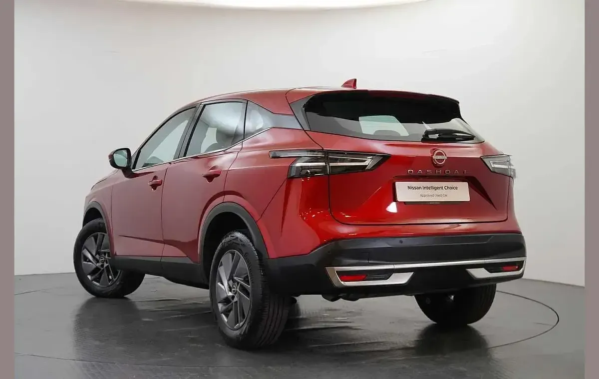 Used Nissan Qashqai Acenta Premium 155 HP (114 kW) 2025 Red SUV