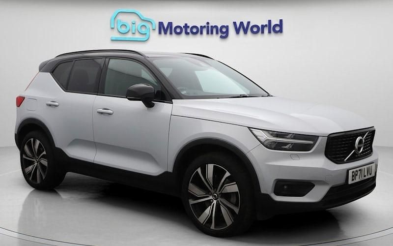 Used 2022 Volvo XC40 R-Design Pro SUV | £22,500 (Fair price) - Image 1/4