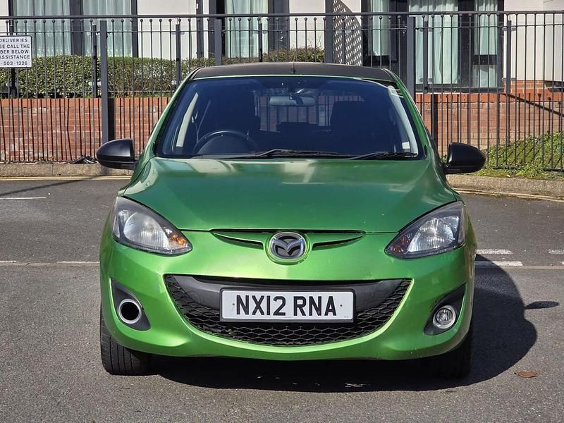 Begagnad Mazda 2 84 HK (61 kW) 2012 Grön Halvkombi