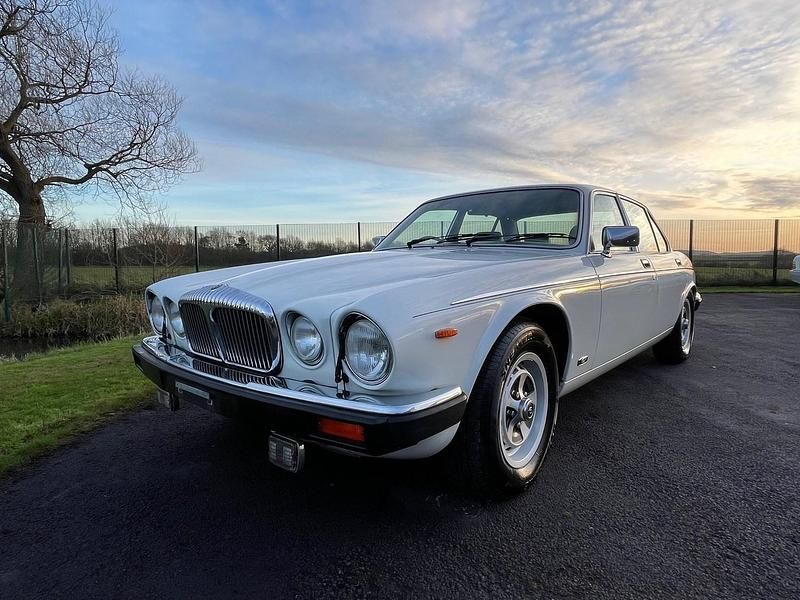 Used Daimler Double Six Serie 1 1992 White Sedan