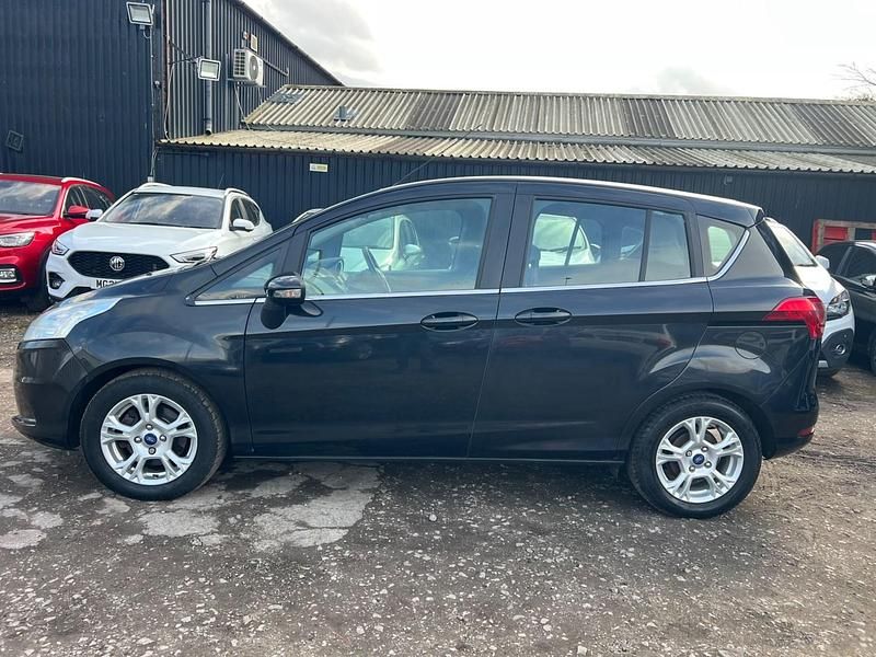 Usado Ford B-MAX Zetec 105 HP (77 kW) 2014 Preto Monovolume
