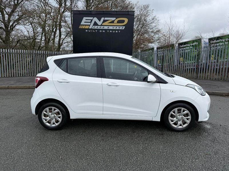 Used Hyundai i10 SE 66 HP (48 kW) 2018 White Hatchback