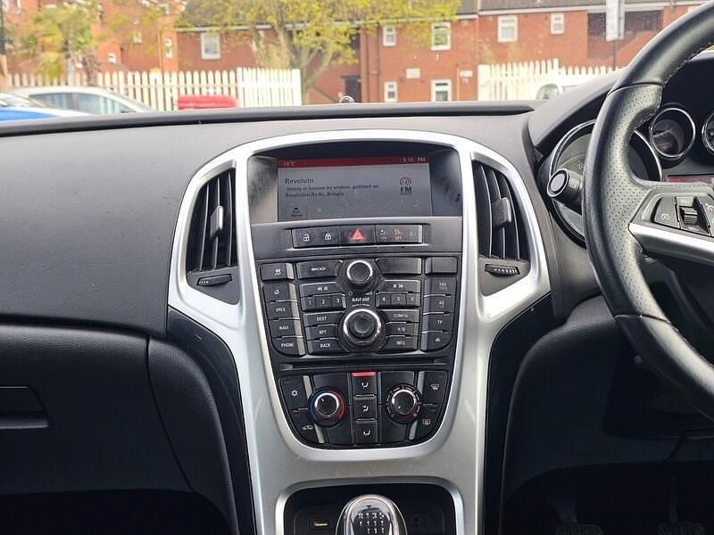 Second-hand Vauxhall Astra SRi 165 CP (121 kW) 2014 Negru Hatchback