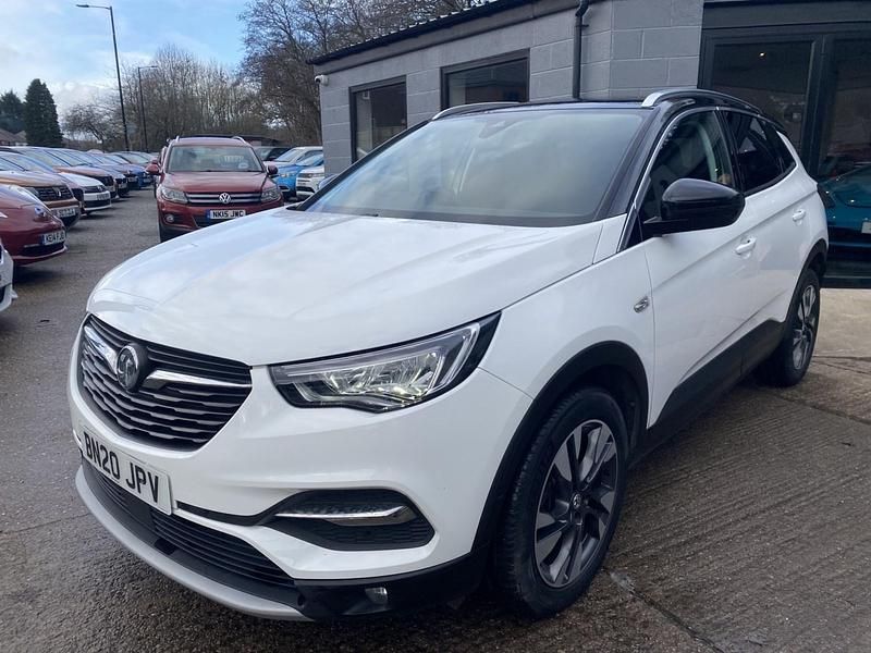Used Vauxhall Grandland X SRi 130 HP (95 kW) 2020 White SUV