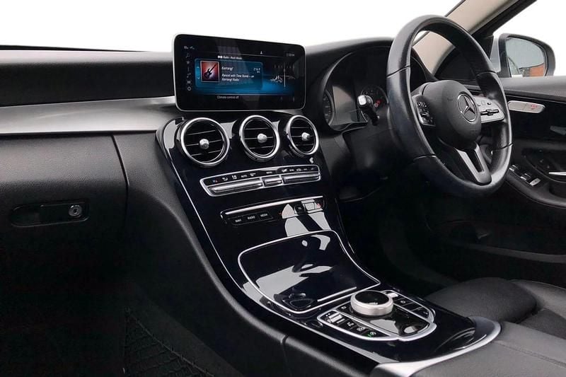 Używany Mercedes C200 Active 184 KM (135 kW) 2020 Srebrny Sedan/Limuzyna