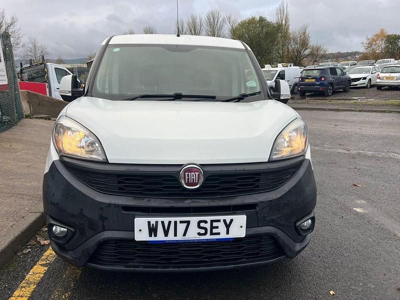 Used Fiat Doblò 90 HP (66 kW) 2016 White MPV