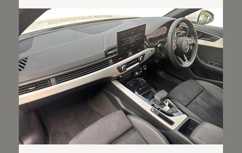 Used Audi A4 S-Line 204 HP (150 kW) 2024 White Estate