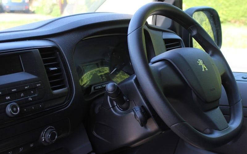 Used Peugeot Expert S 120 HP (88 kW) 2019 White Van