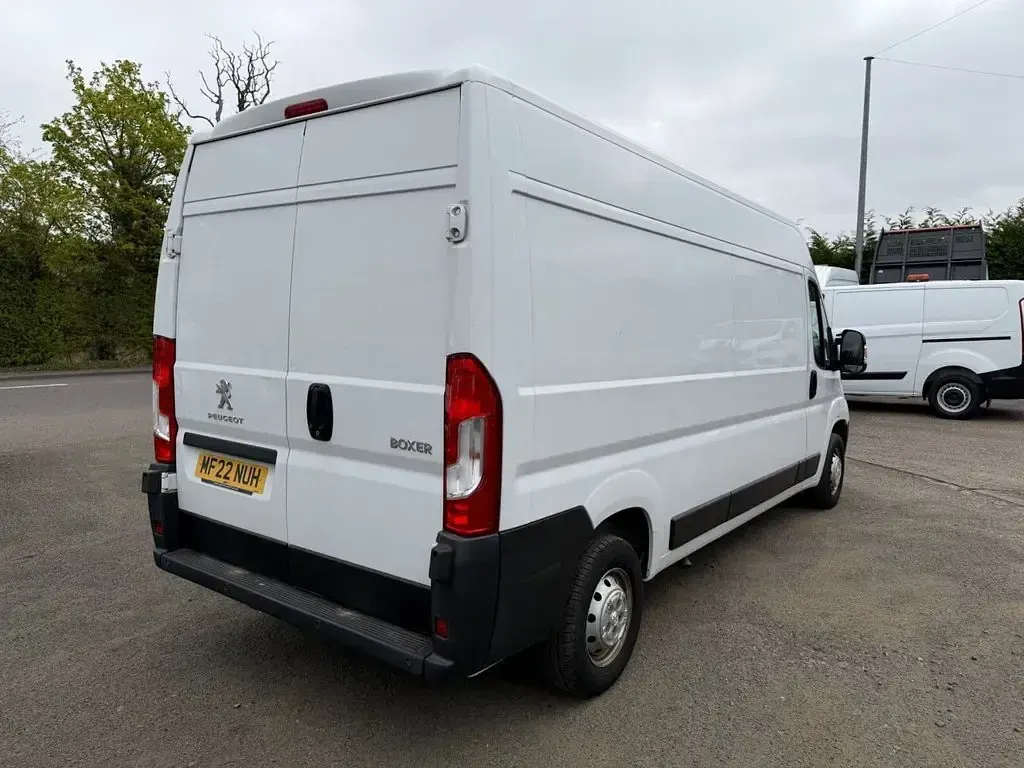 Used Peugeot Boxer 140 HP (102 kW) 2022 White Van