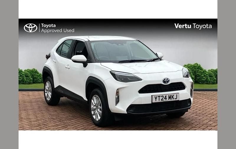 White Used 2024 Toyota Yaris Cross SUV | £20,905 (Good price) - Image 1/4