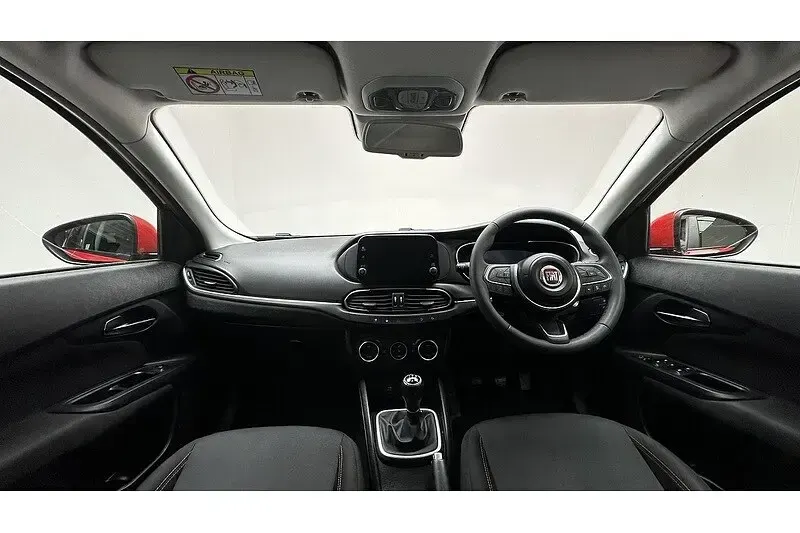 Used Fiat Tipo Cross 100 HP (73 kW) 2022 Red Hatchback