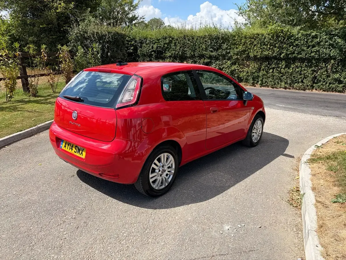 Used Fiat Punto Easy 69 HP (50 kW) 2014 Red Hatchback