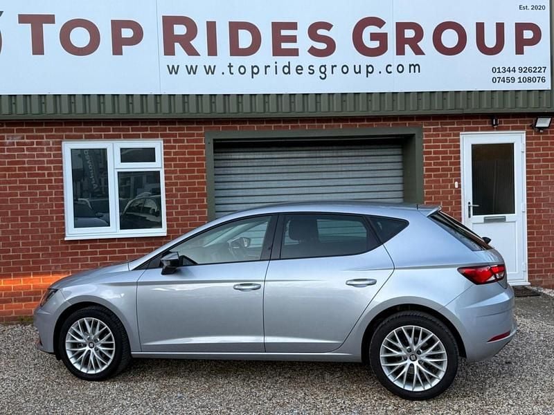 Used Seat Leon SE Dynamic 110 HP (80 kW) 2018 Silver Hatchback