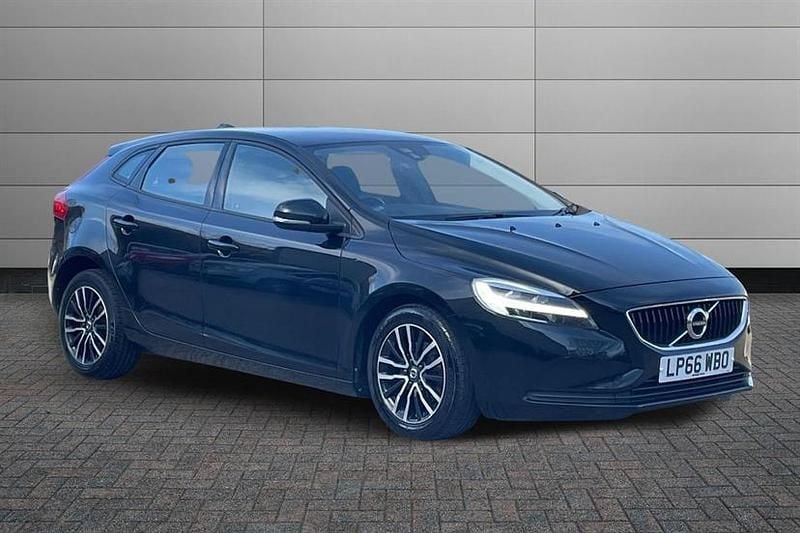 Used Volvo V40 Momentum 120 HP (88 kW) 2017 Black Hatchback