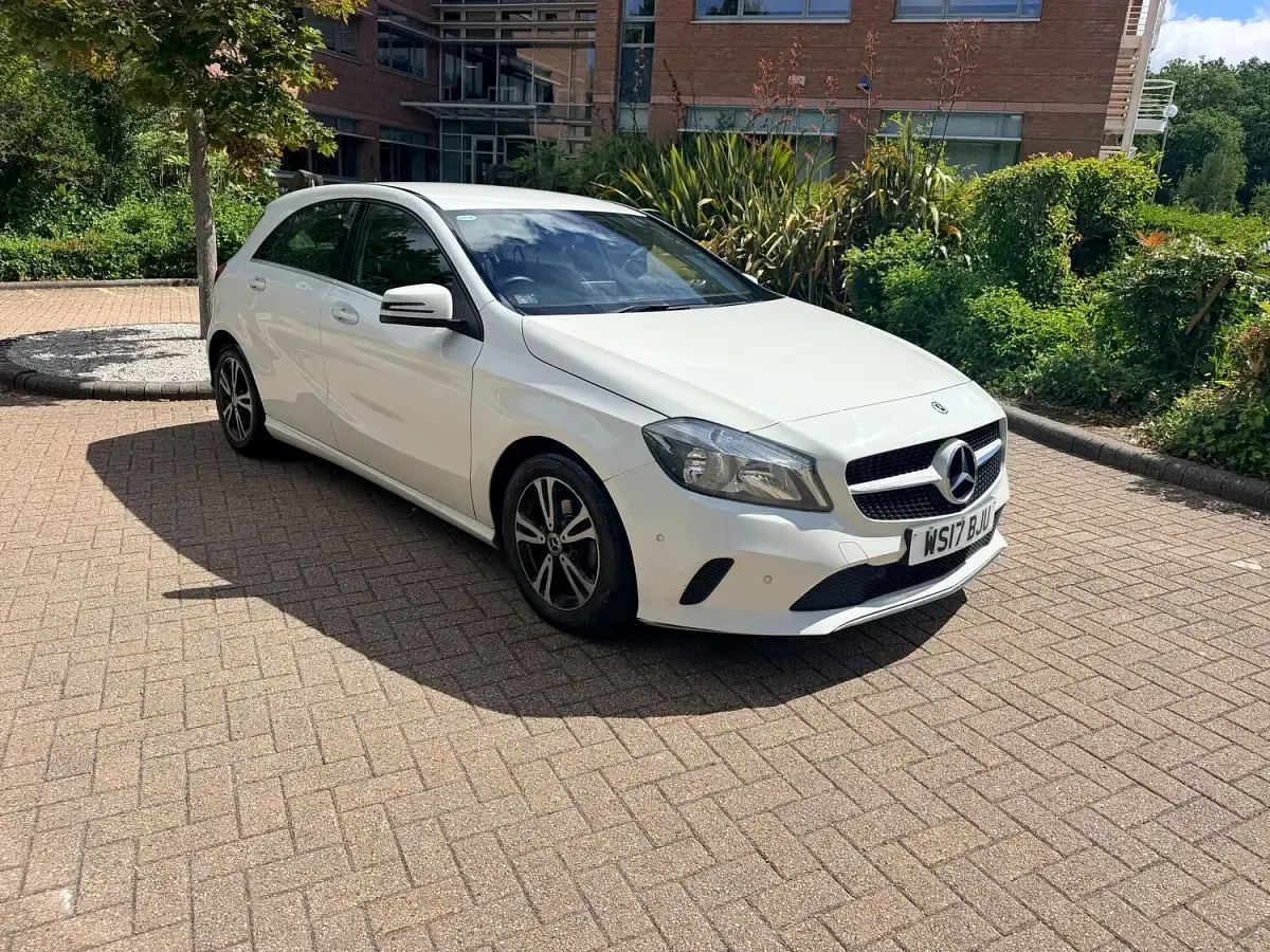 Used Mercedes A180 Executive 109 HP (80 kW) 2017 White Hatchback