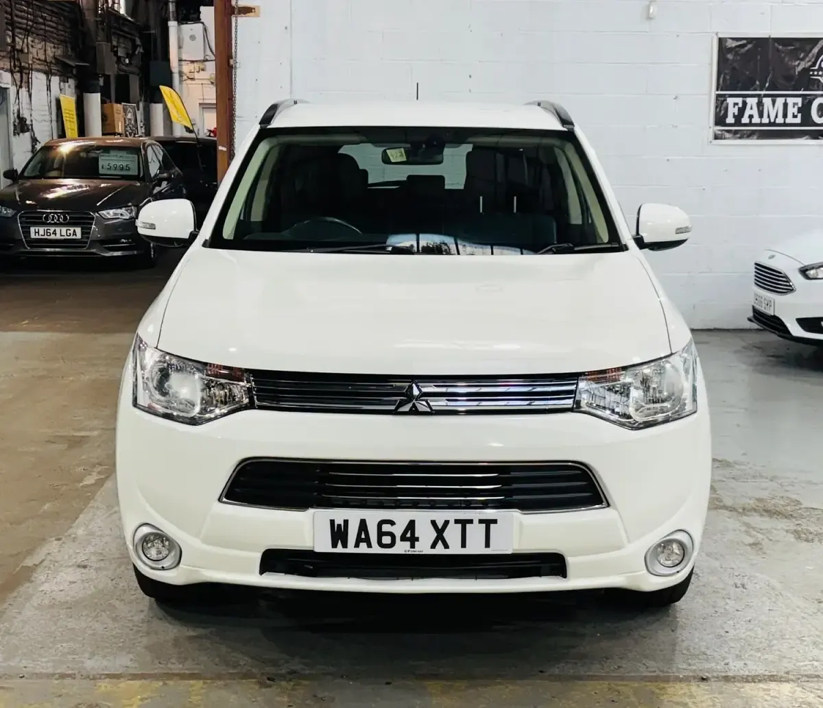 Used Mitsubishi Outlander P-HEV 2014 White Estate