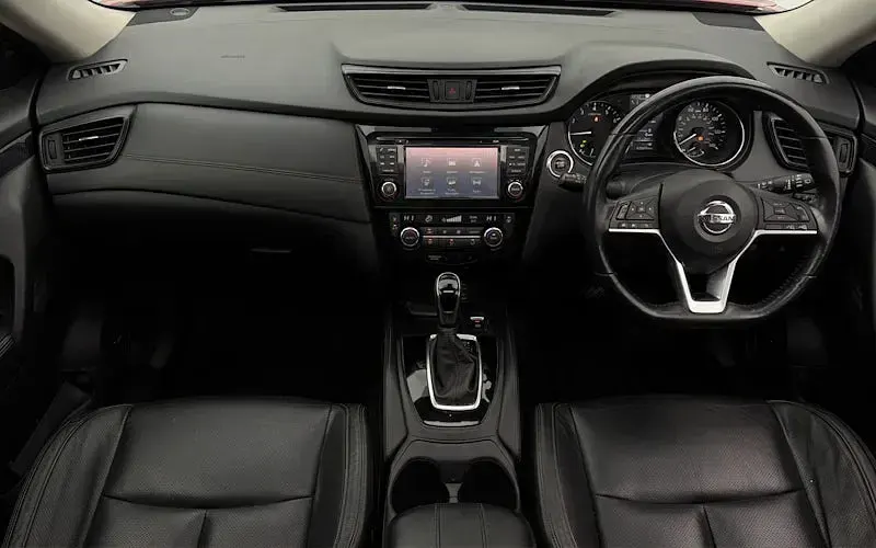 Used Nissan X-Trail S 160 HP (117 kW) 2020 Red SUV