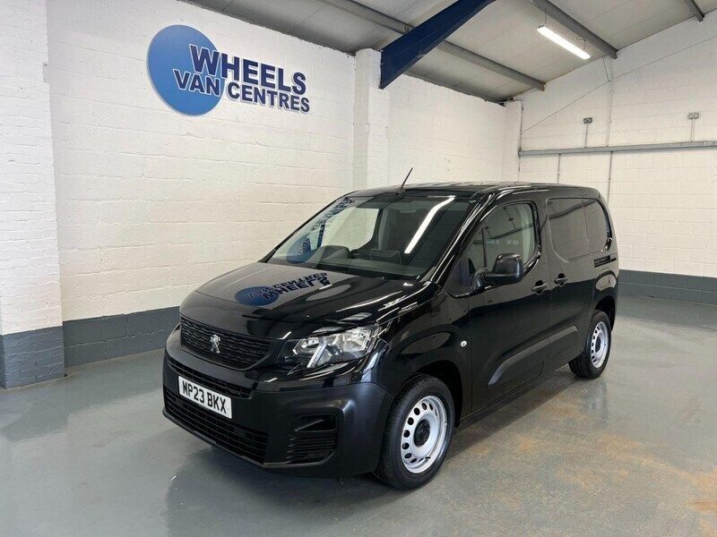Black Used 2023 Peugeot Partner Premium MPV | £13,790 (Fair price) - Image 1/4