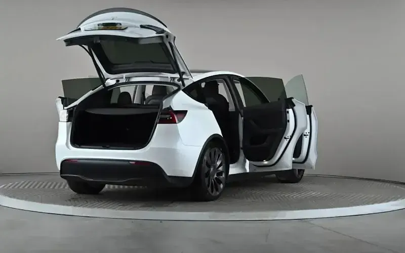 Used Tesla Model Y Performance 392 kW (534 HP) 2023 White SUV