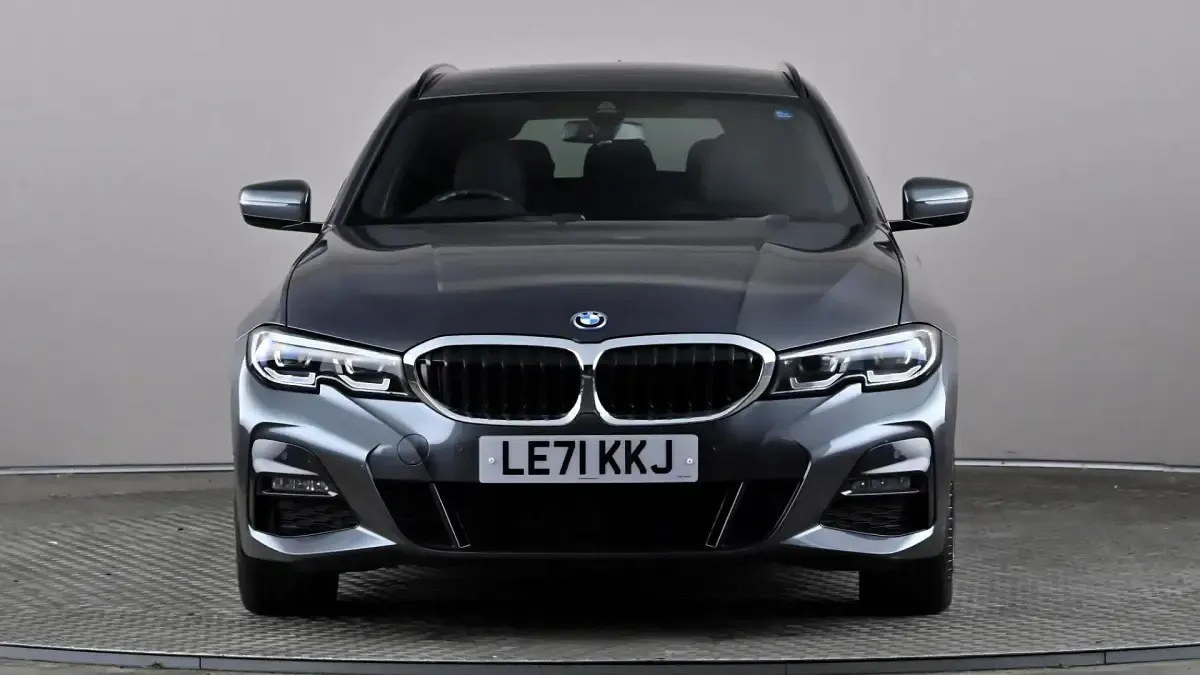 Begagnad BMW 330e M Sport 292 HK (214 kW) 2022 Grå Kombi