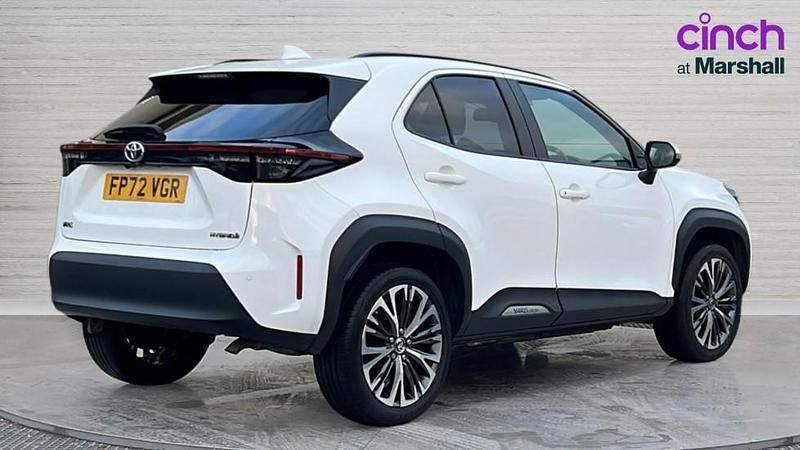 Used Toyota Yaris Hybrid 116 HP (85 kW) 2023 White Hatchback