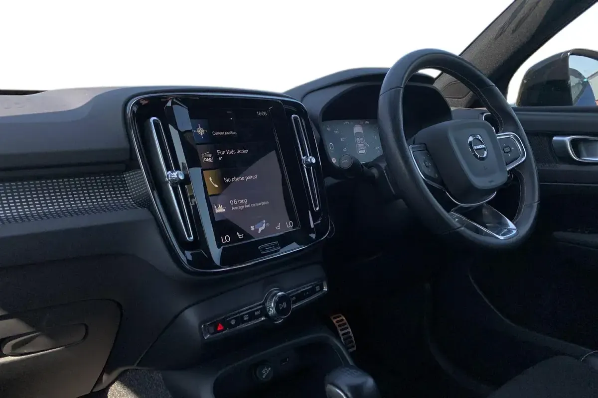 Used Volvo XC40 R-Design 163 HP (119 kW) 2021 Blue SUV