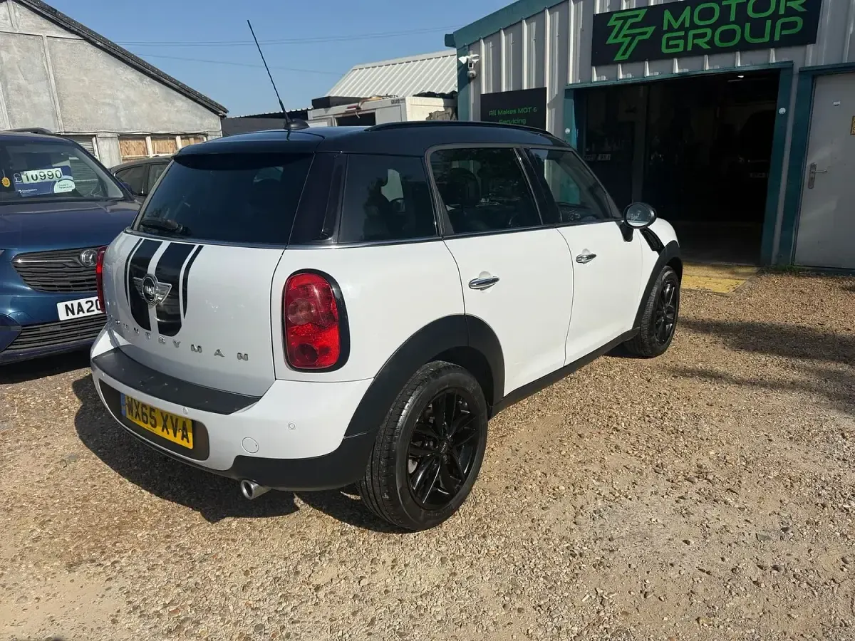 Used Mini Cooper D 2015 White Hatchback