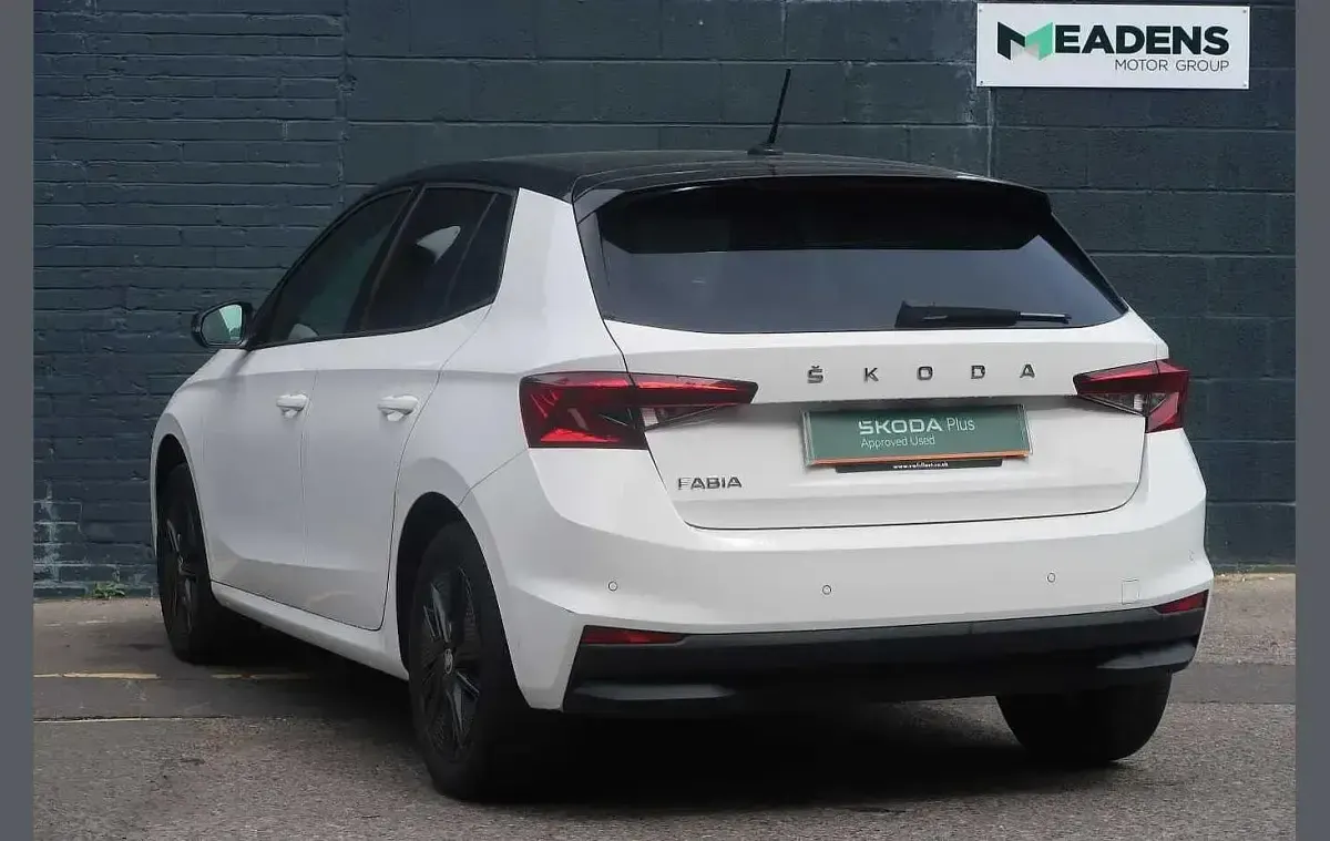 Used Skoda Fabia Colour Edition 108 HP (79 kW) 2022 White Hatchback