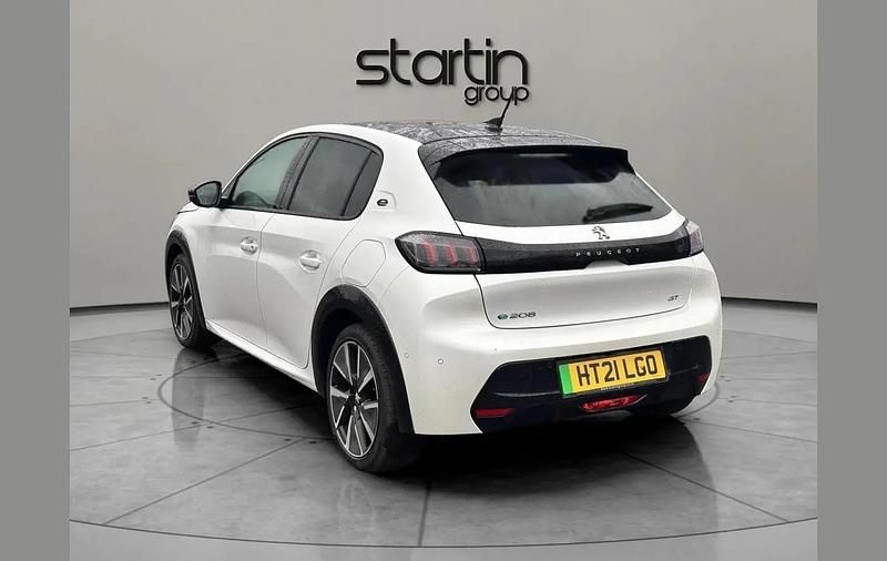 Used Peugeot e-208 GT 100 kW (136 HP) 2021 White Hatchback