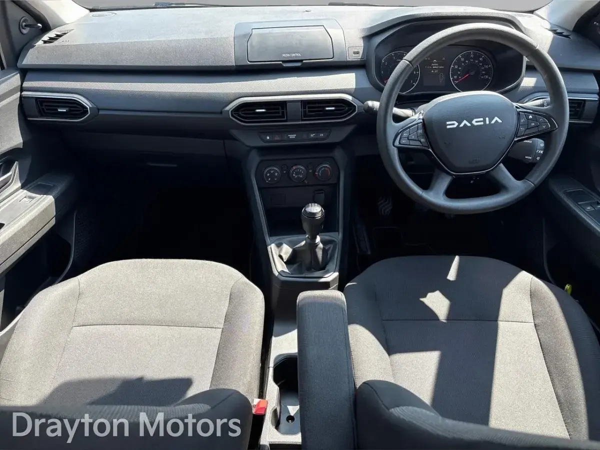 Used Dacia Sandero Essentiel 91 HP (66 kW) 2023 White Hatchback