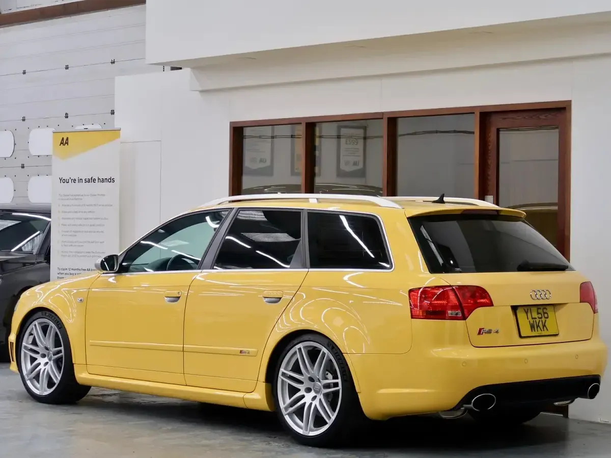 Used Audi RS4 Business 420 HP (308 kW) 2006 Yellow Estate