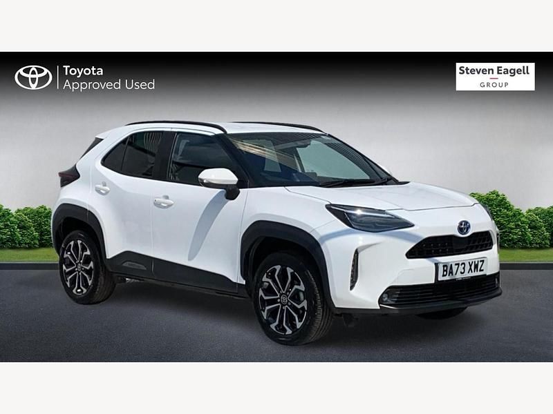 White Used 2023 Toyota Yaris Hybrid Design Hatchback | £22,118 (Expensive) - Image 1/3